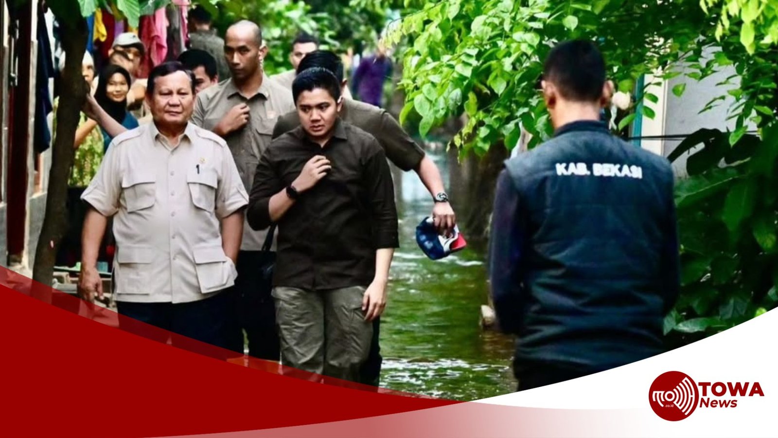 Presiden Prabowo Kunjungi Warga Terdampak Banjir di Bekasi, Berbuka Puasa di Tengah Genangan Air