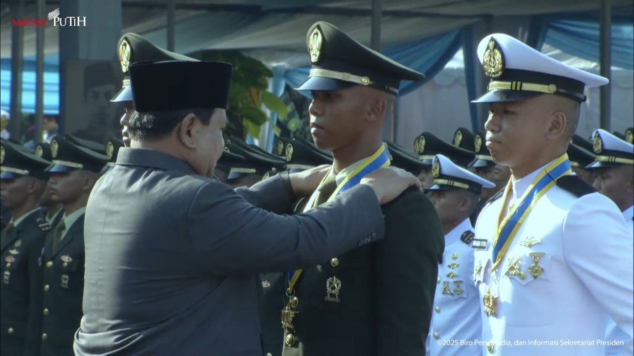Prabowo Lantik 2.000 Perwira Remaja TNI-Polri, Ingatkan untuk Selalu Bela Rakyat