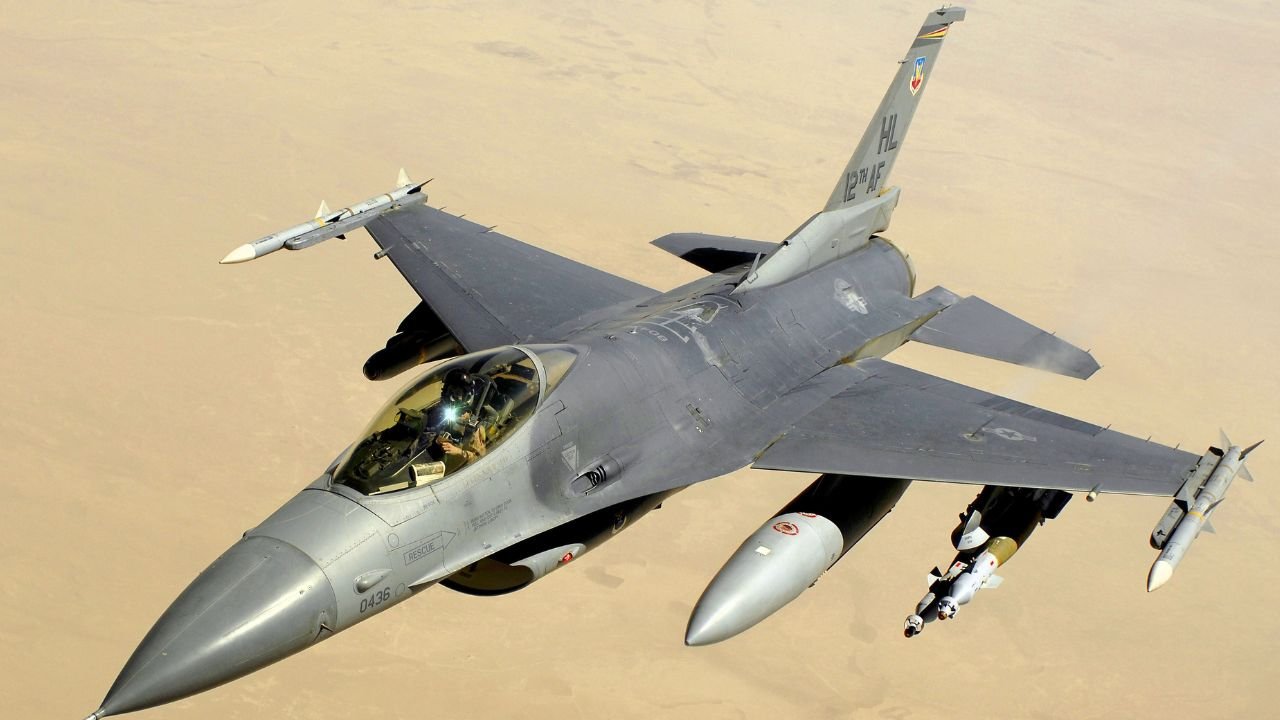 Thailand-Kamboja Bentrok di Perbatasan, Jet Tempur F-16 Thailand Bombardir Kamboja