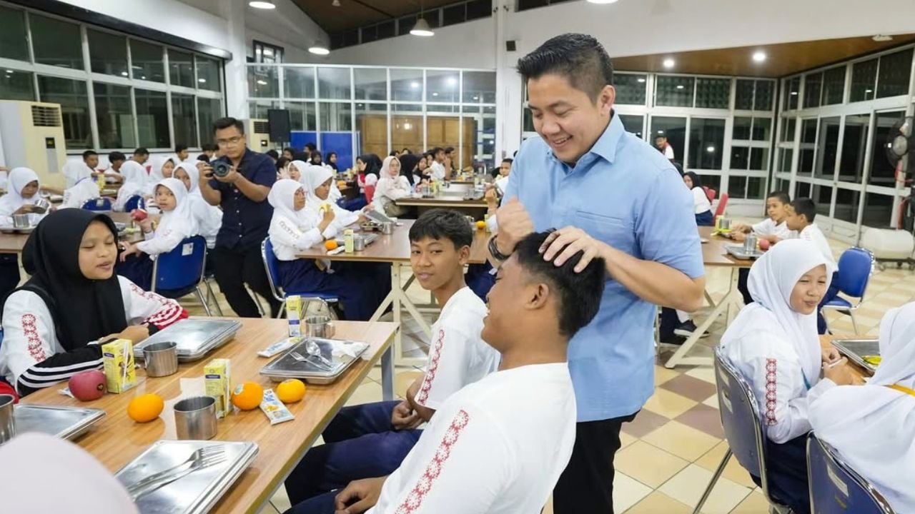 Seskab Teddy Berbagi Motivasi dengan 150 Siswa Sekolah Rakyat Bogor