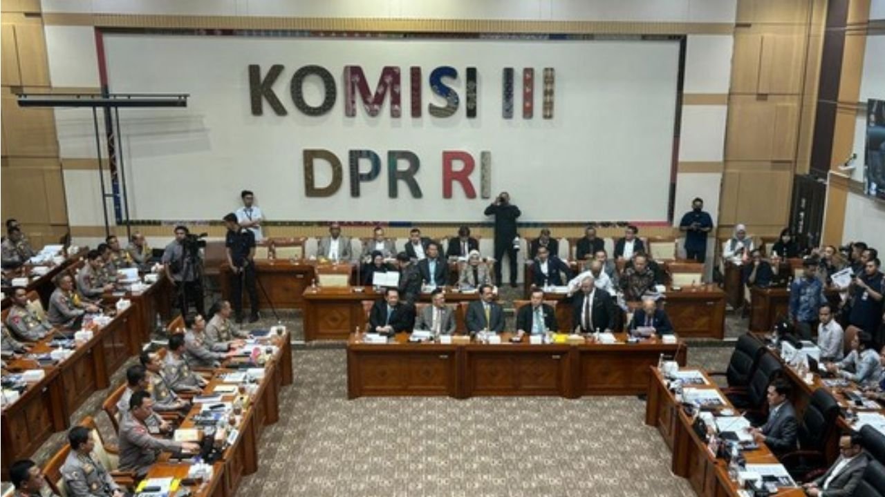 Komisi III DPR: Minta Polri Cabut Patwal untuk Pihak Tidak Berwenang termasuk Artis