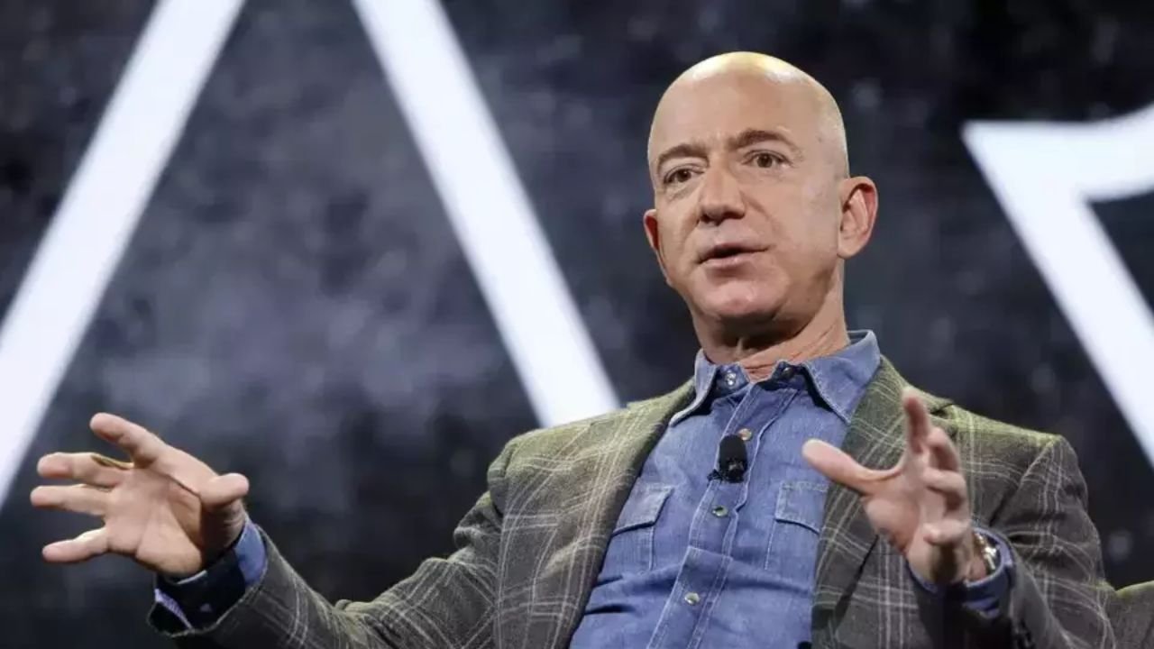 Jeff Bezos Prediksi Jutaan Orang Akan Tinggal di Luar Angkasa dalam Beberapa Dekade Mendatang